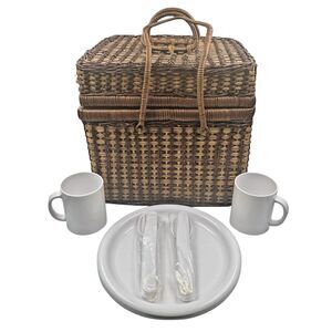 Vintage Range Rover Wicker Picnic Basket Utensils Cups Plates Floral Liner